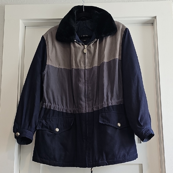 IZZI Blue and Gray Ski Jacket with Fur Collar and Zipper Closure - Picture 1 of 4
